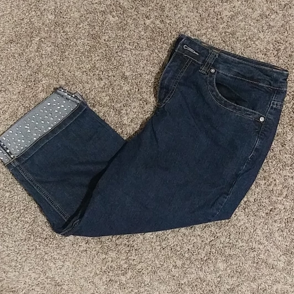 Capris - Picture 1 of 6